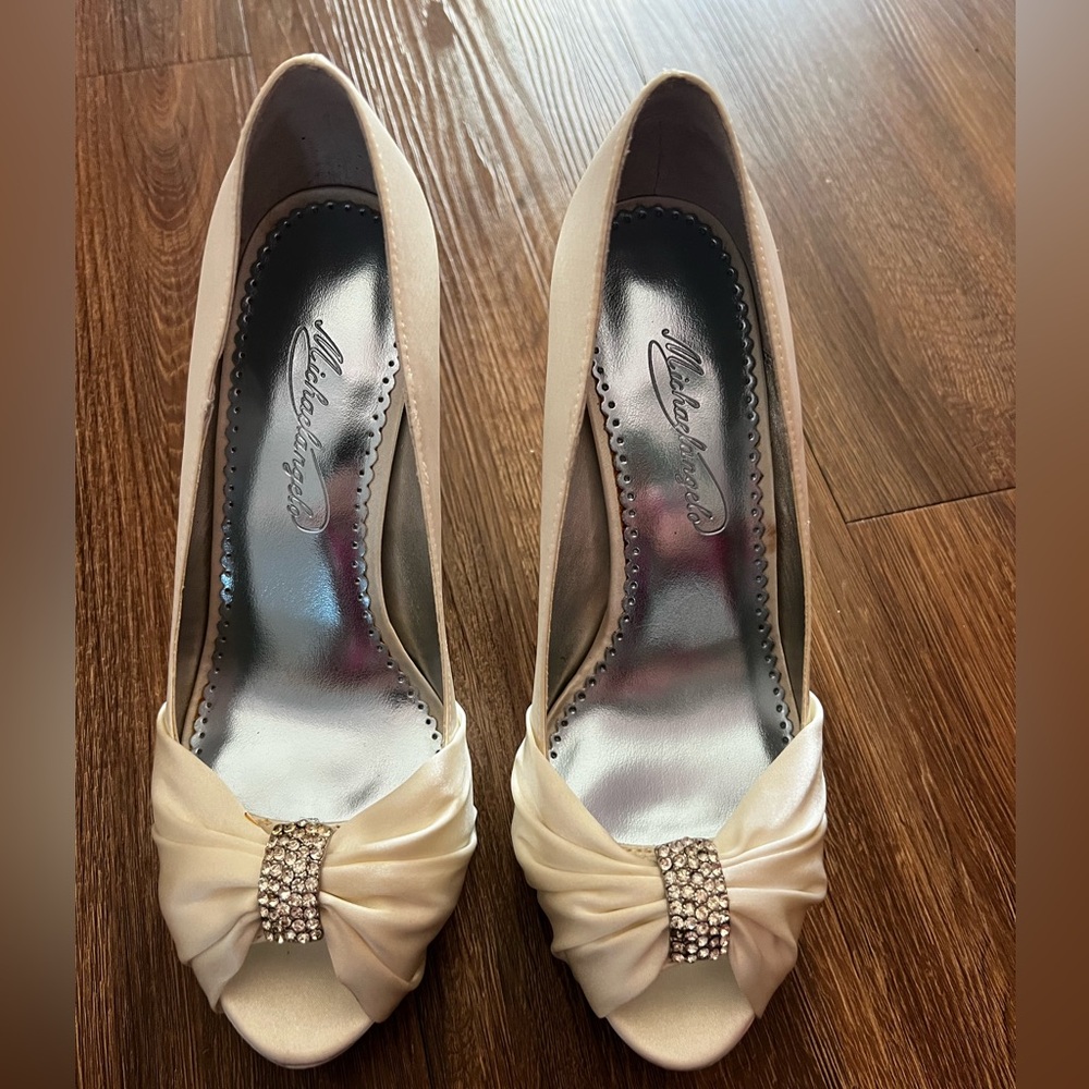 Michaelangelo Diana White Satin Rhinestones Stiletto Wedding Shoes Size 7